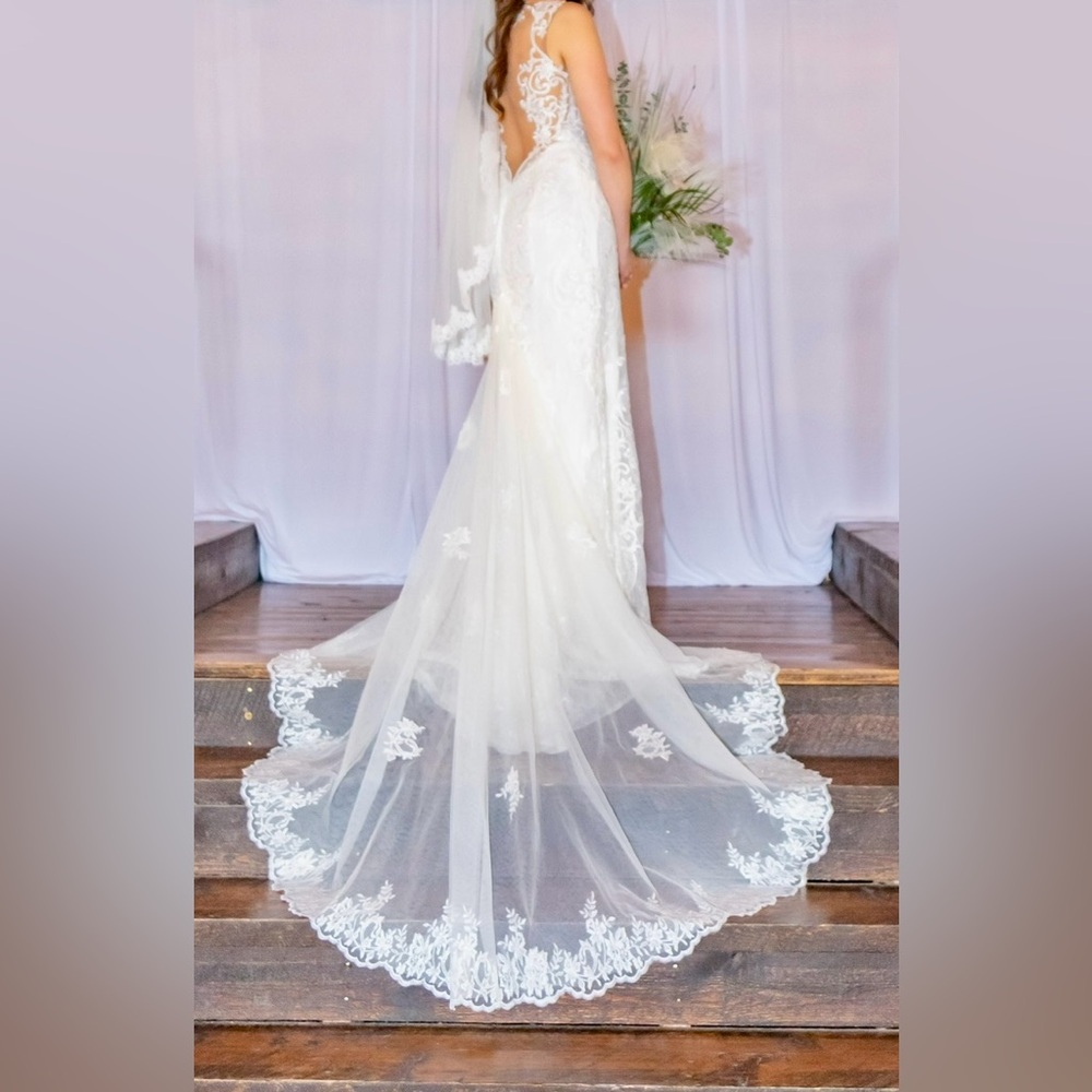 Size 6 but had had some alterations done to the back, sleeves